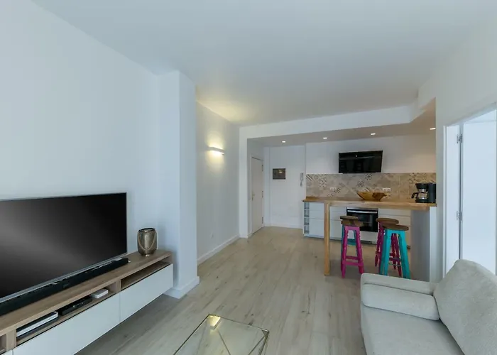 Deluxe Las Canteras With Wifi